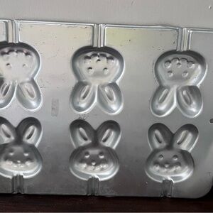 Vintage 1996 Wilton Bunny Easter Aluminum Baking Pan